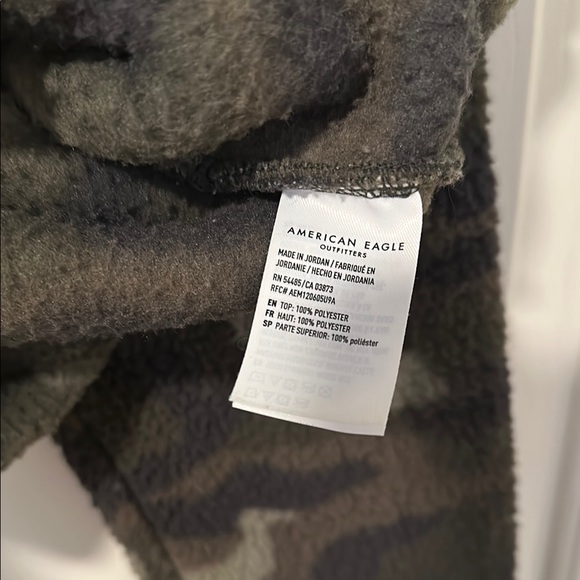 American Eagle Camouflage Sherpa Zip-Up - Picture 2 of 4